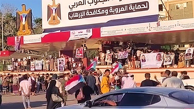 ​قوات الحزام الأمني تنفي قمع متظاهرين في ساحة العروض بالعاصمة عدن